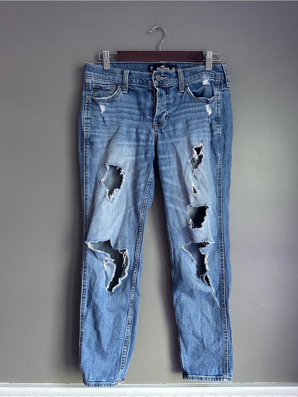 Hollister Low Rise Boyfriend Vintage Wash Distressed Jeans Size 0